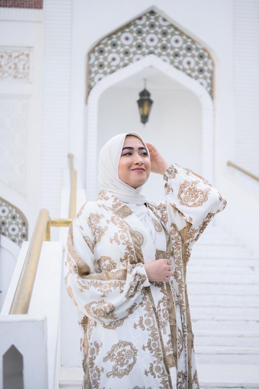 Full Moon Set In White