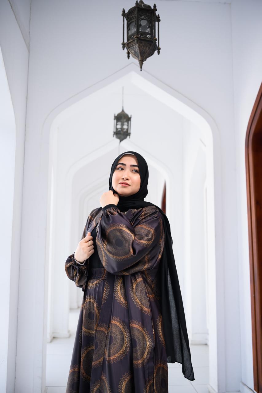 Full Moon Set In Black